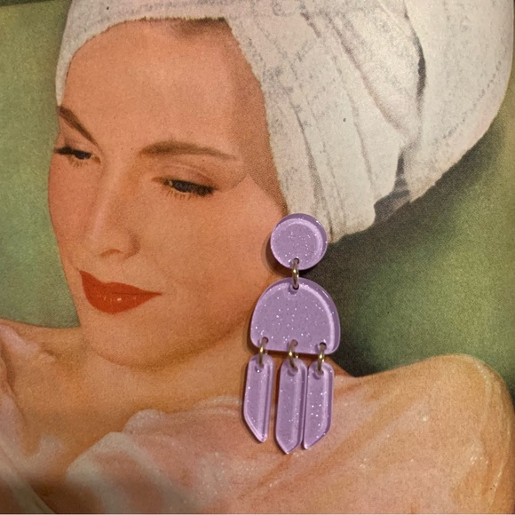 Jewelry - Contemporary Statement‎ Dangle Earrings Lavender Glitter Retro New Boutique